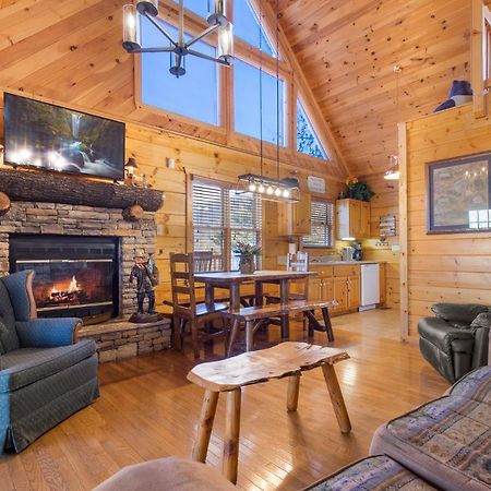 Huckleberry Ridge, 2 Bedrooms, Hot Tub, Pool Table, Pet Friendly, Sleeps 8 Pigeon Forge Buitenkant foto