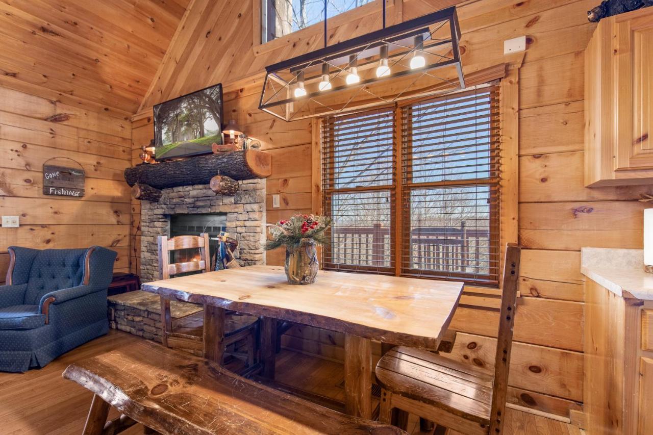 Huckleberry Ridge, 2 Bedrooms, Hot Tub, Pool Table, Pet Friendly, Sleeps 8 Pigeon Forge Buitenkant foto